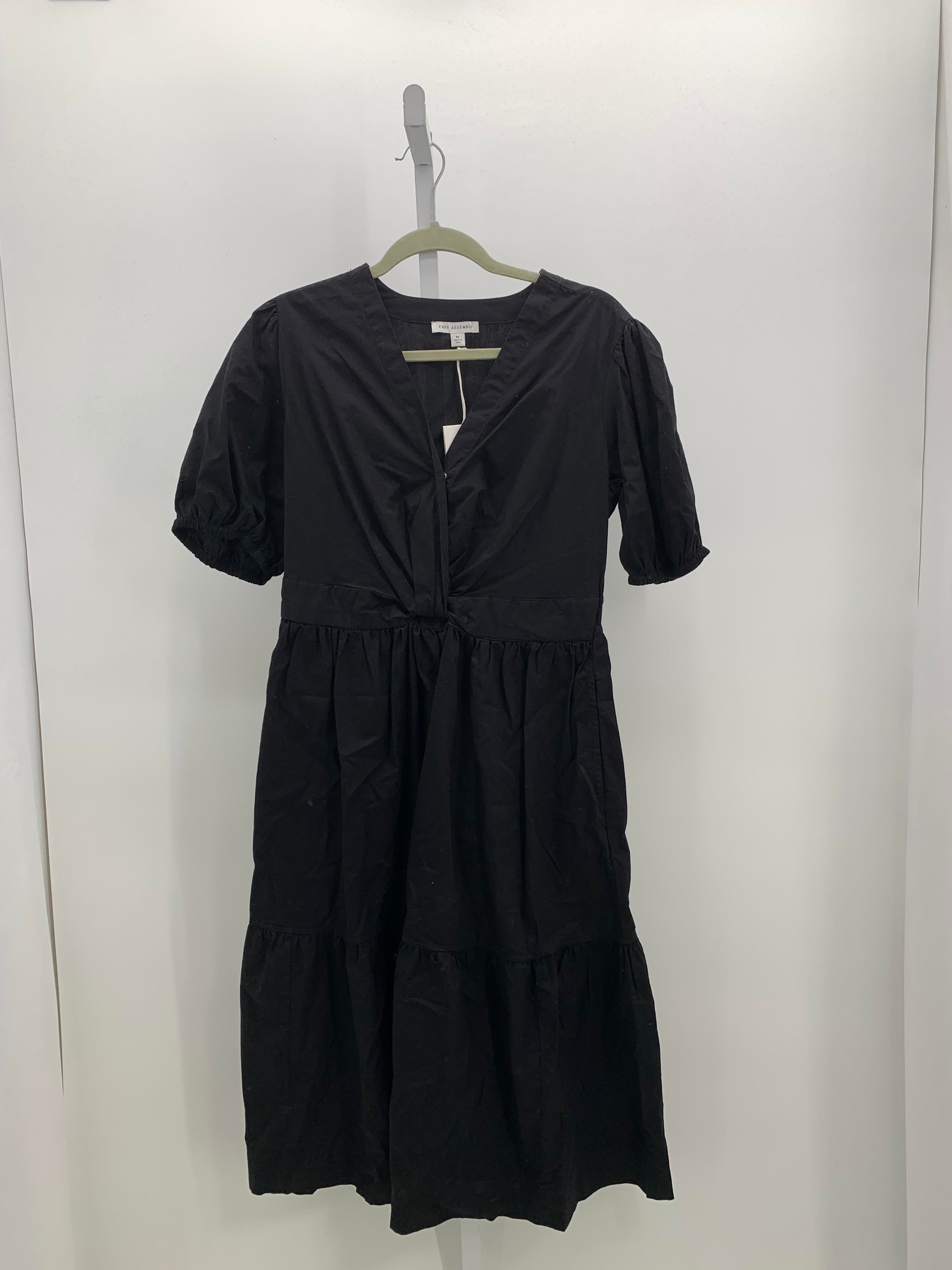 Free Assembly Size Medium Misses Short Sleeve Dress