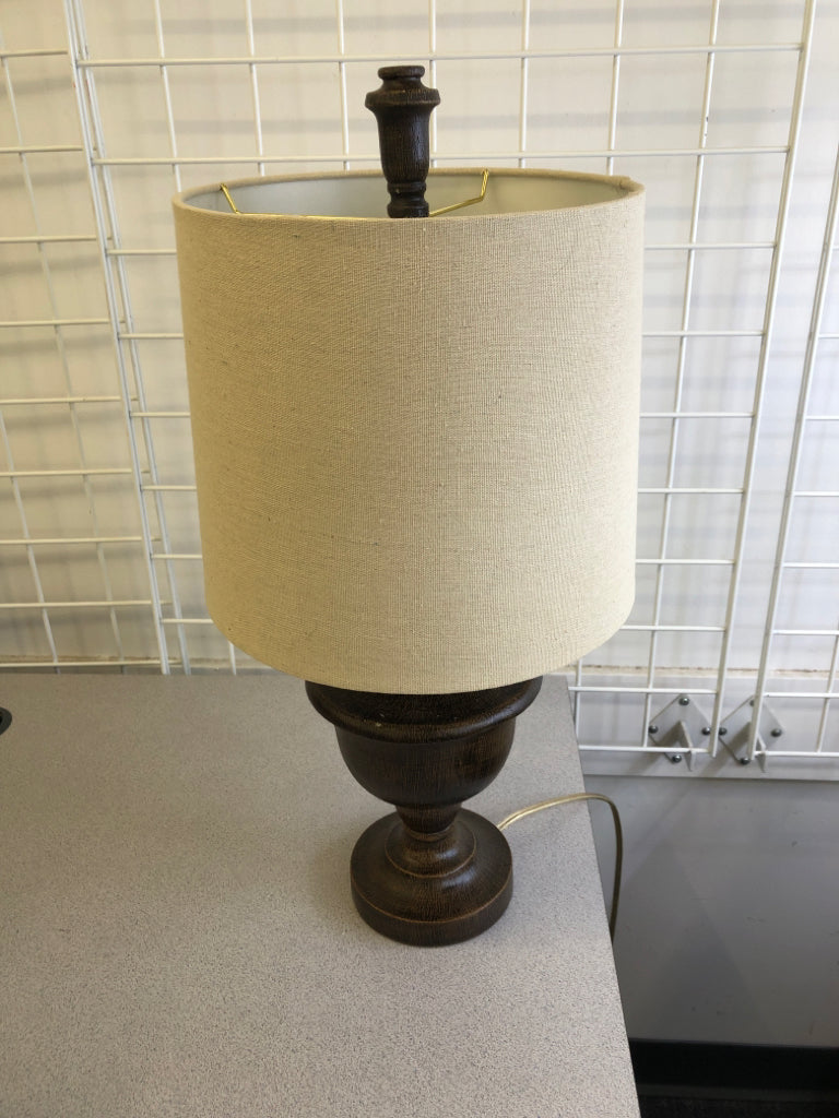 BROWN BASE LAMP W CREAM SHADE.