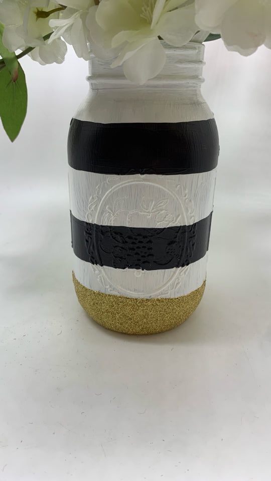 WHITE/PINK FAUX FLOWERS IN BLK/WHITE/GOLD MASON JAR.