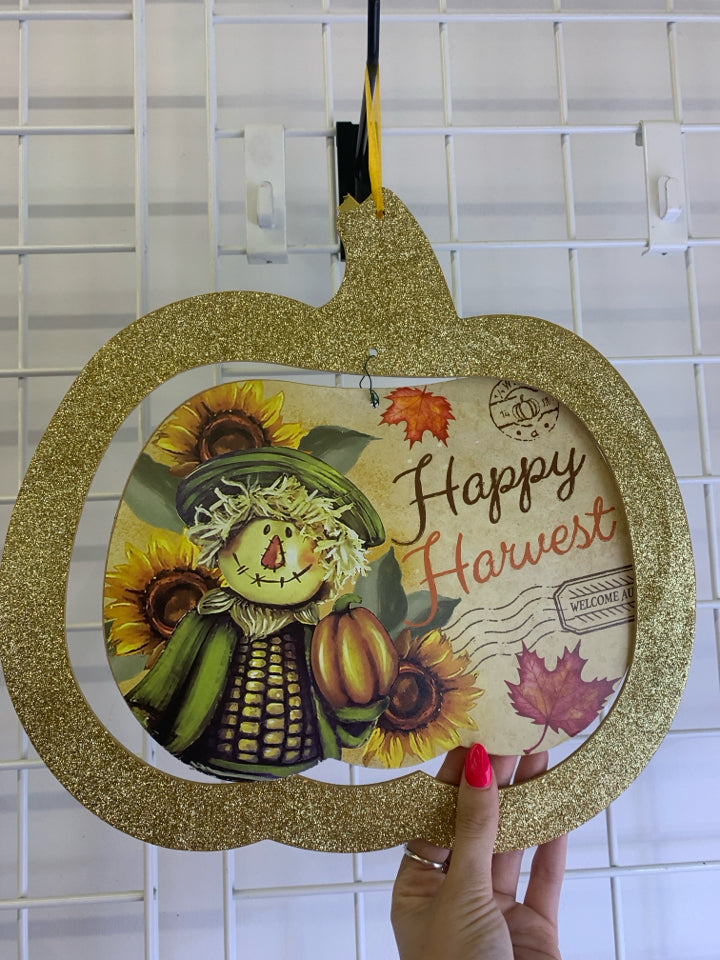 GLITTER PUMPKIN HAPPY HARVEST DOOR HANGING.