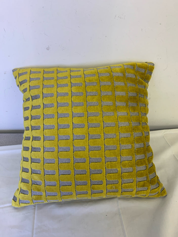 MUSTARD YELLOW PILLOW W/ TEXTURE.