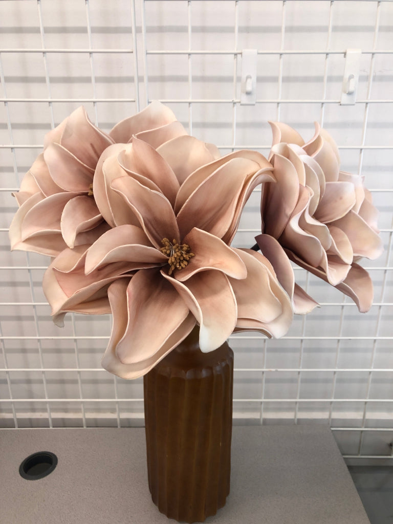 PINK FOAM FLORALS IN WOOD VASE.