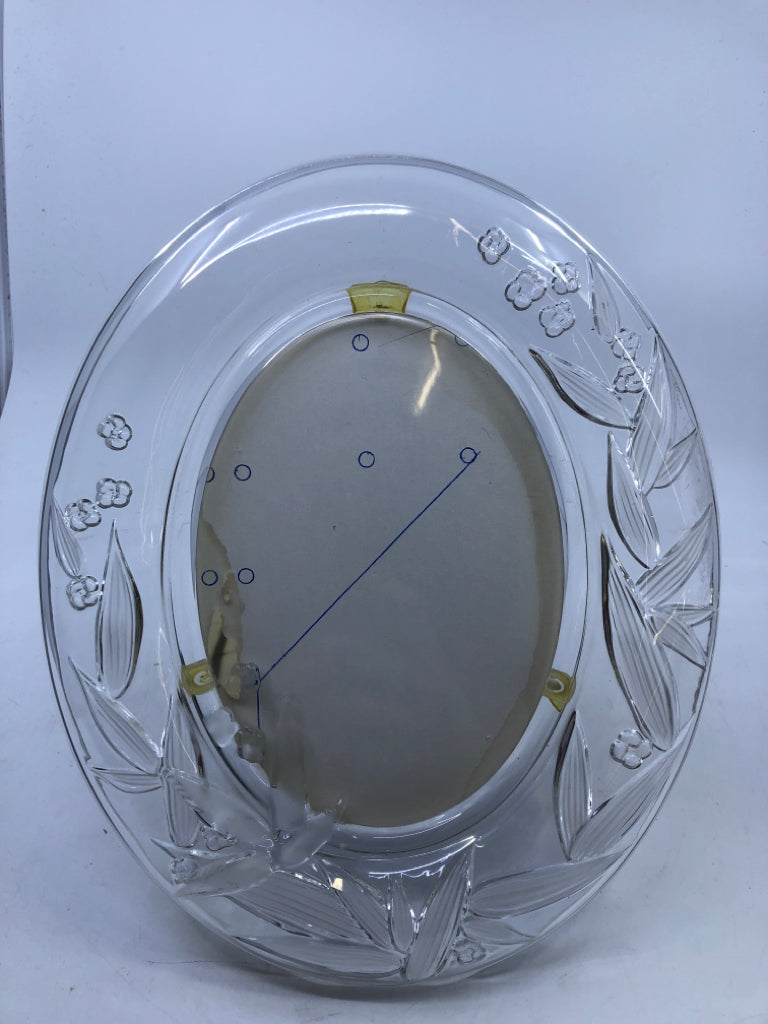 MIKASA CLEAR GLASS FRAME W/ETCHED FLOWERS.