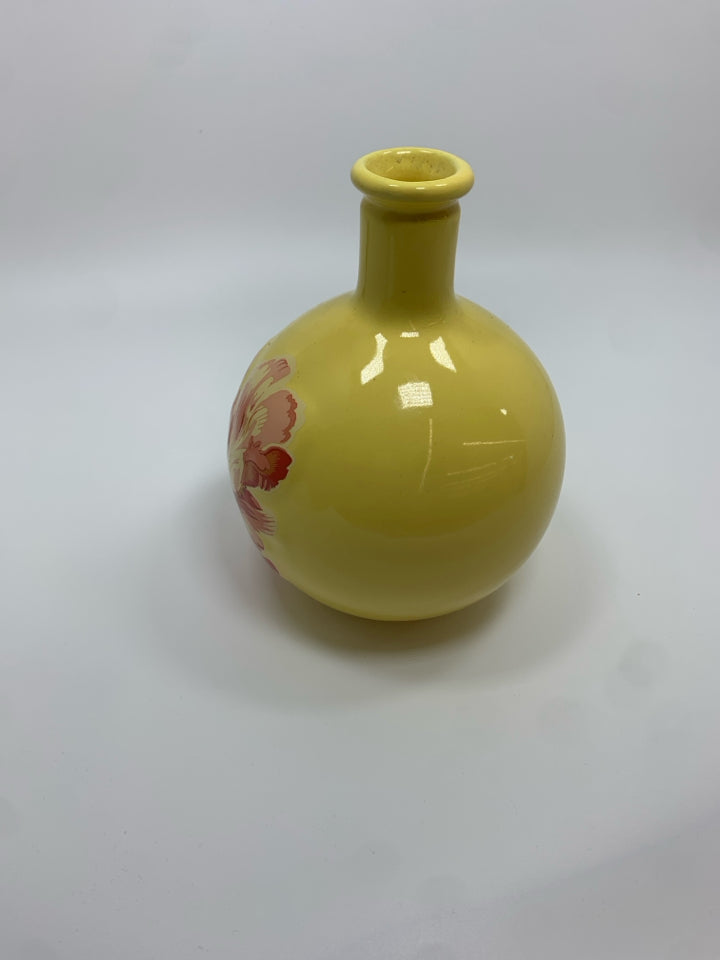 PINK FLOWER PAINTED YELLOW CERAMIC BUD VASE.