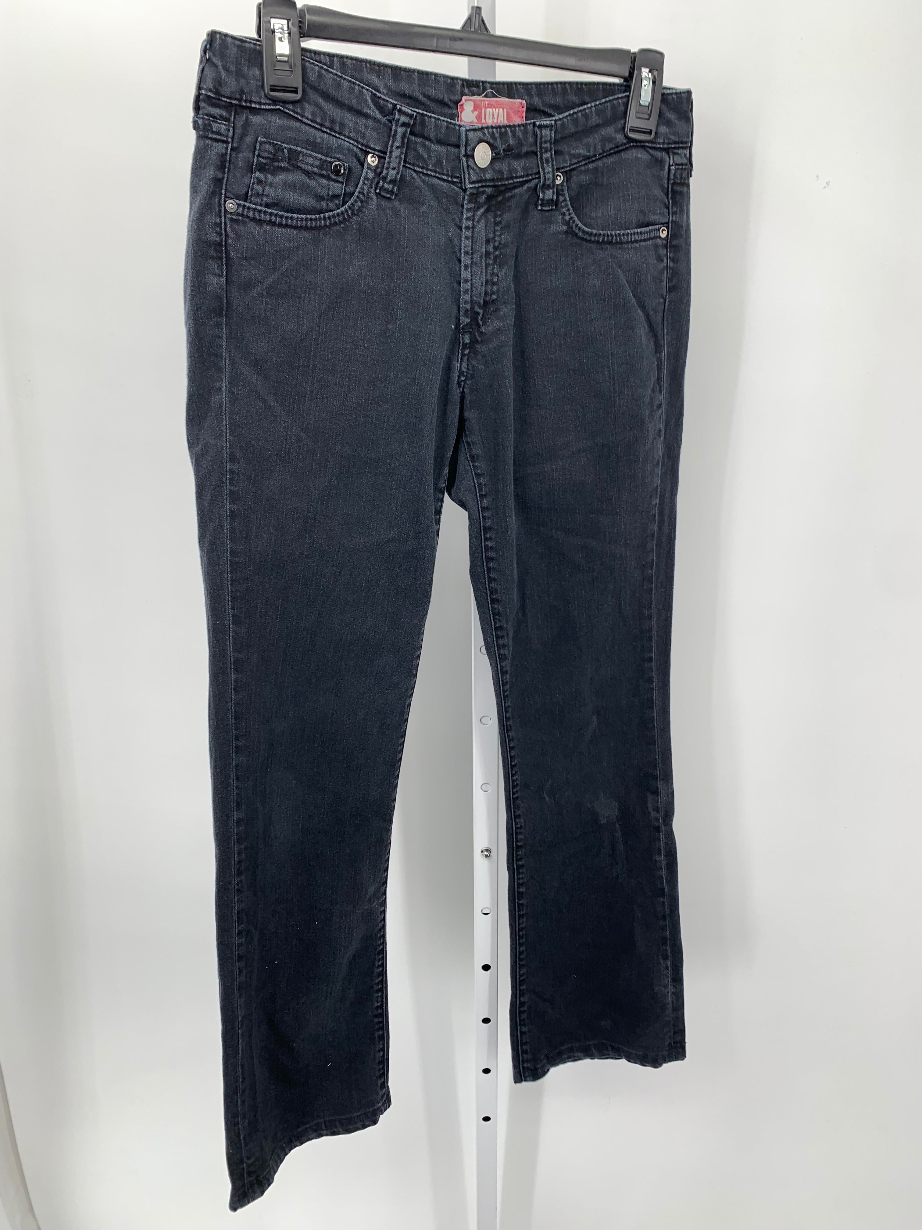 REGULAR FIT PANTS.