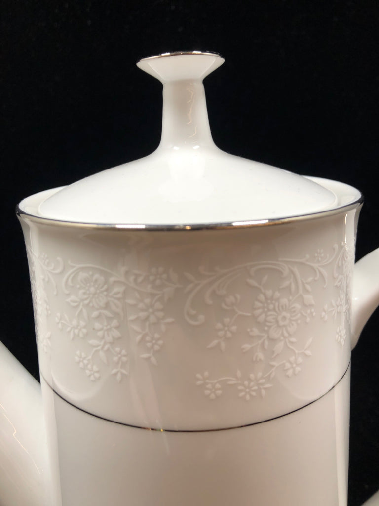 VTG LACE PATTERN COFFEE POT W/LID.