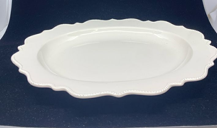 WHITE WAVY EDGE SERVING DISH.