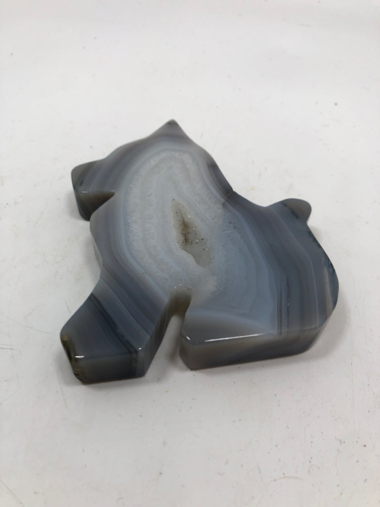 DOG SHAPED BLUE/WHITE GEODE SCULPTURE.