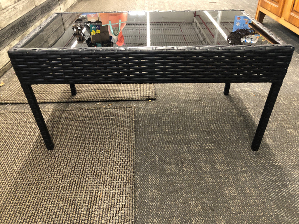 BLACK WOVEN BASE TABLE W BLACK GLASS TOP.