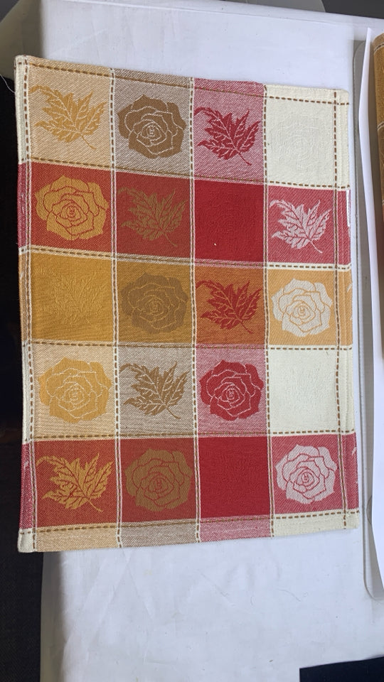 4 RED CHECKERED LEAVES PLACEMATS.