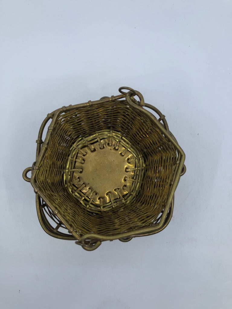 3 GOLD METAL BASKETS W/HANDLES.