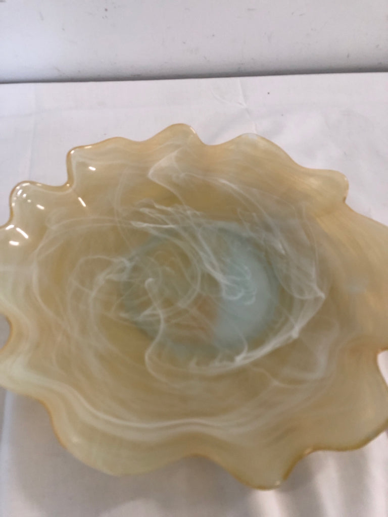 YELLOW SWIRLED GLASS CANDLE HOLDER.