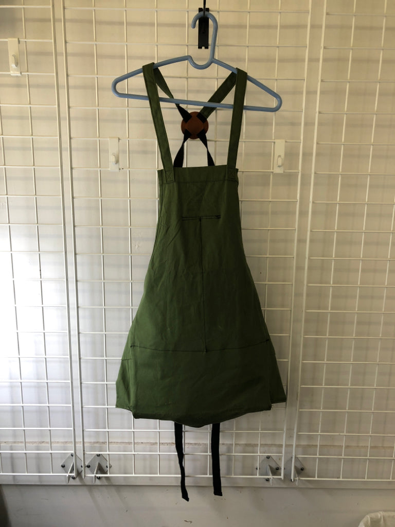 GREEN FABRIC FIREWOOD CARRIER BAG.