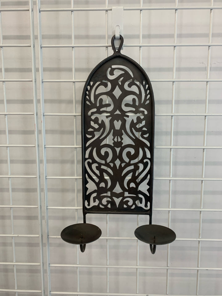 METAL HANGING WALL-SCONCE.