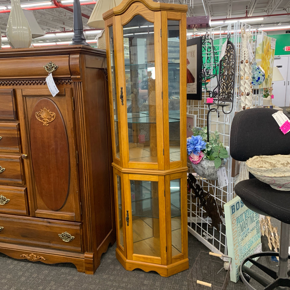 2-SECTION WOODEN CORNER CURIO CABINET W/LIGHT.