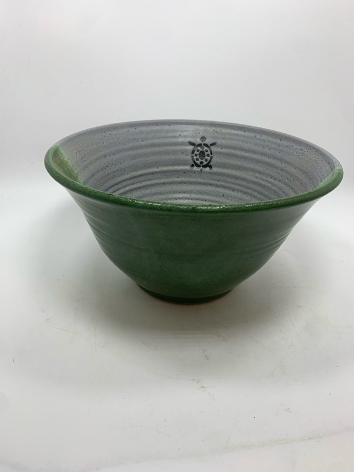 TURTLE STAMPED POTTERY SERVING BOWL MADE IN ITALY.