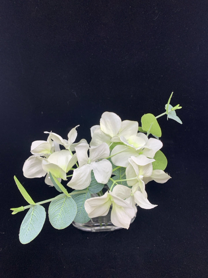 SM WHITE FLORALS IN FLAT VASE.