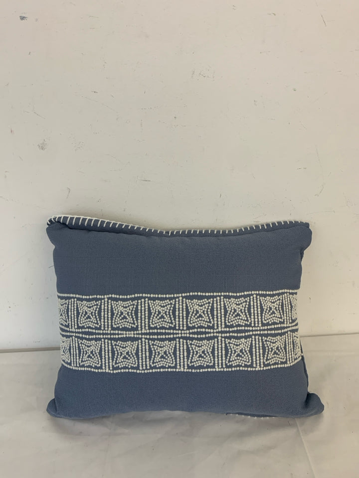 BLUE AND WHITE BEADED EDGE PILLOW.