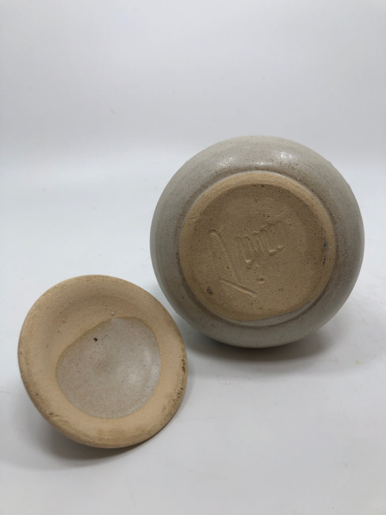 CERAMIC GARLIC KEEPER W/LID+LEAF DESIGN.