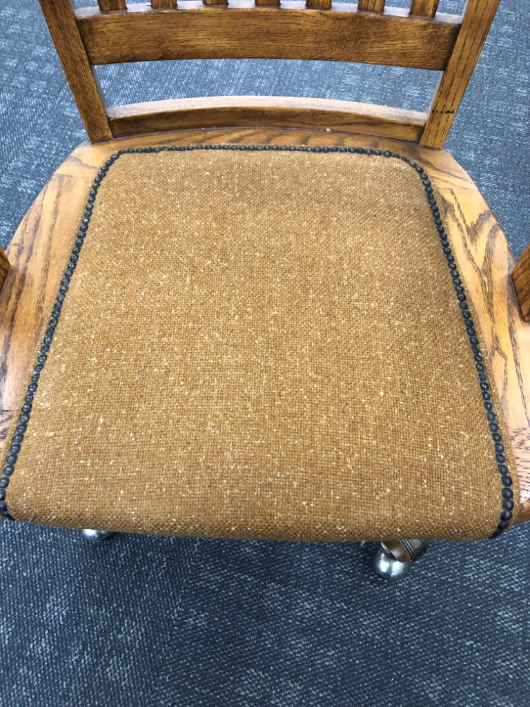 VTG OAK WOOD OFFICE CHAIR.