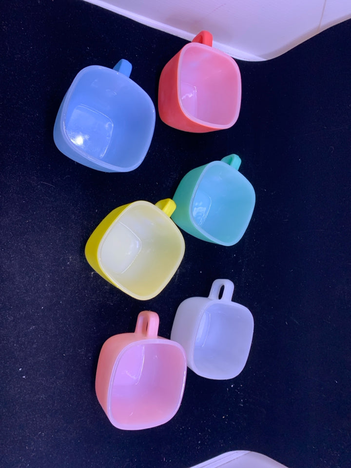 6 VTG PASTEL GLASS BAKE SQUARE MUGS.