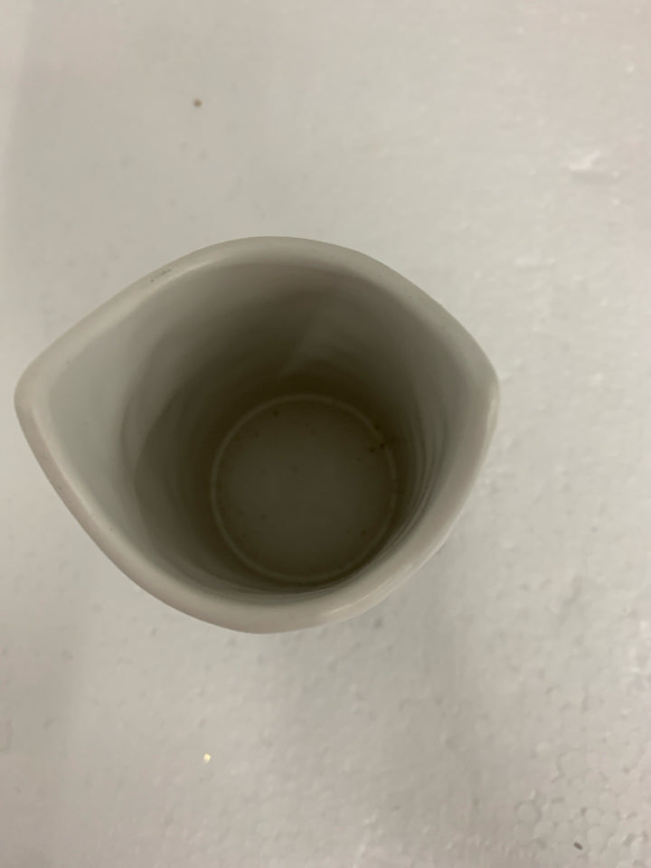 WHITE CERAMIC CAT SHAPED PENCIL CUP BLACK STRIPES.