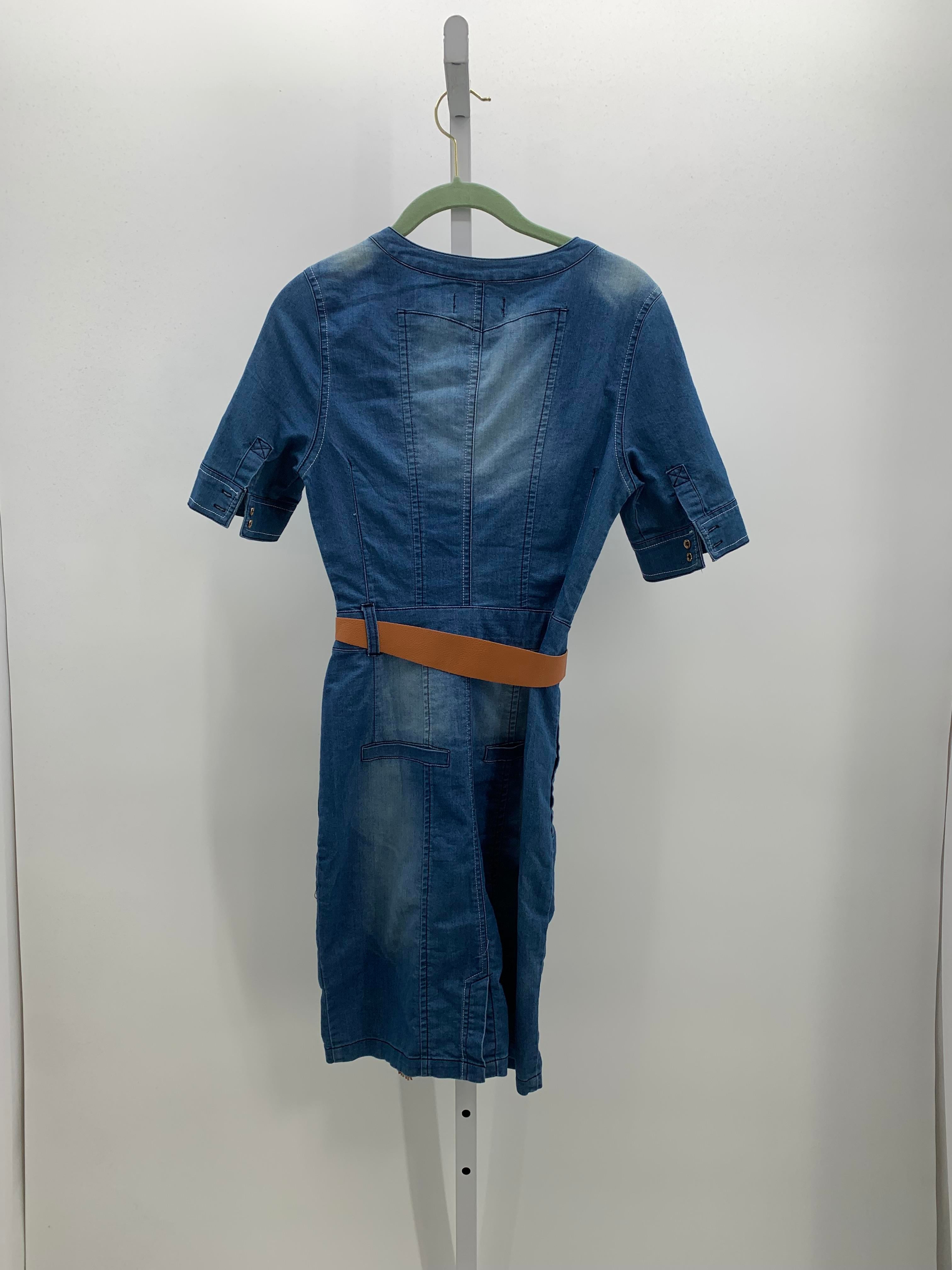 Size Small Misses Short Sleeve Dress