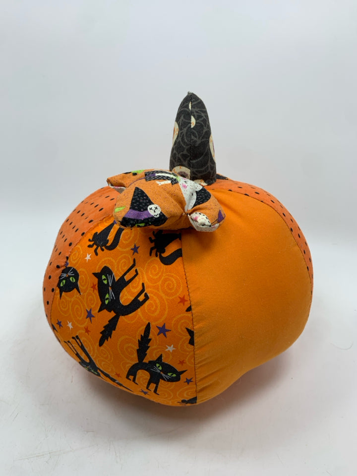 FUNKY CAT CLOTH PUMPKIN.