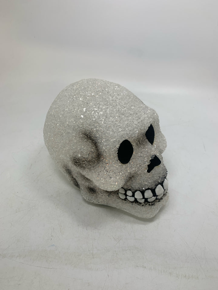 LIGHT UP FLEXIBLE SKULL.