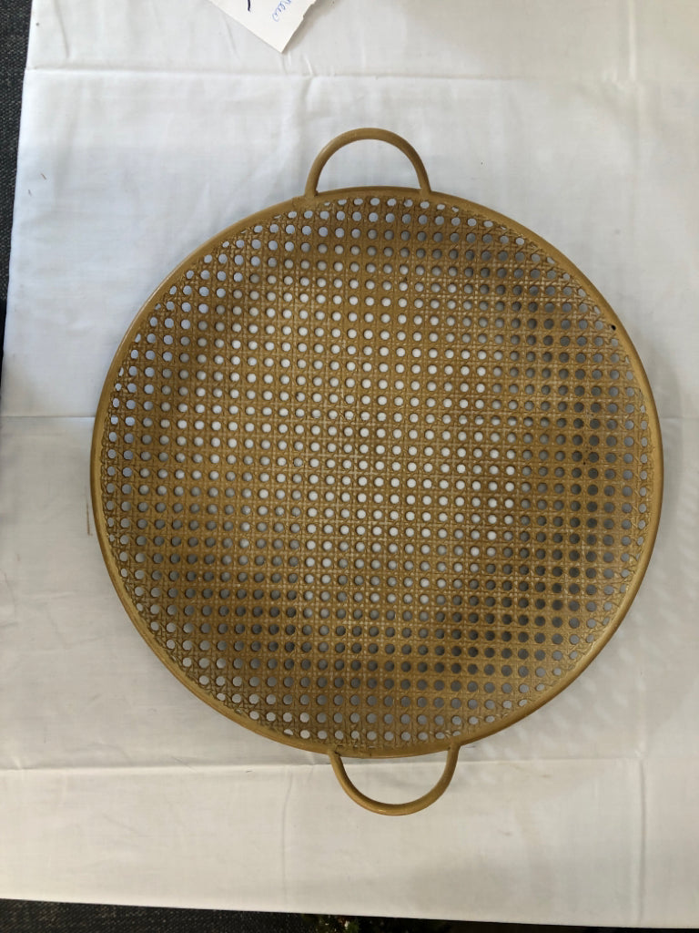 ROUND METAL TRAY W HANDLES.