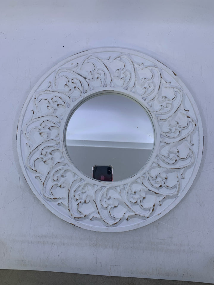 RUSTIC WHITE CIRCLE MIRROR W/ CARVED DETAILS.