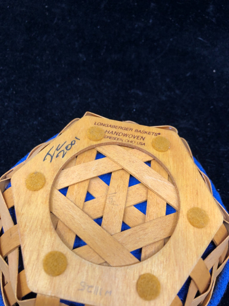 2001 SMALL HEXAGON BASKET W BLUE LINER + PROTECTOR.
