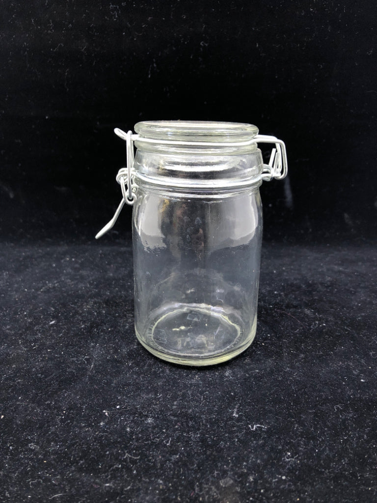 GLASS JAR W LID.