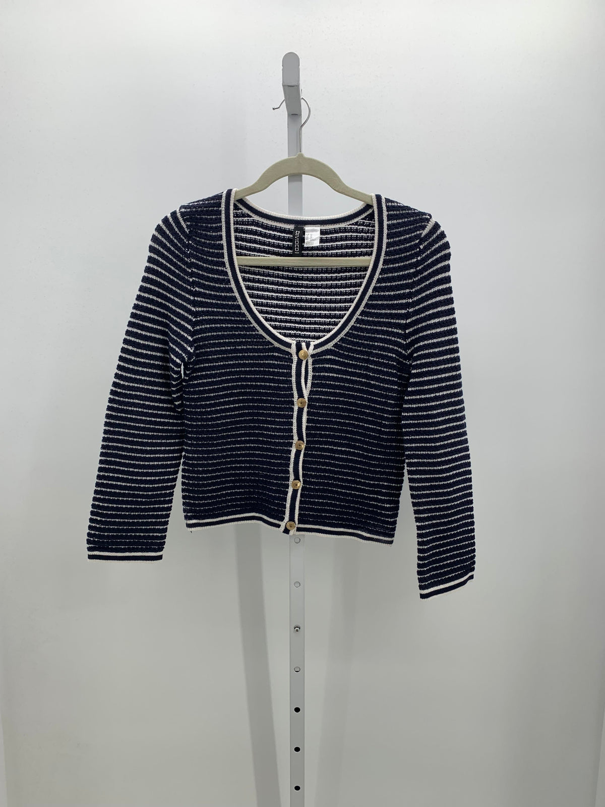 Divided Size X Small Juniors Long Sleeve Sweater