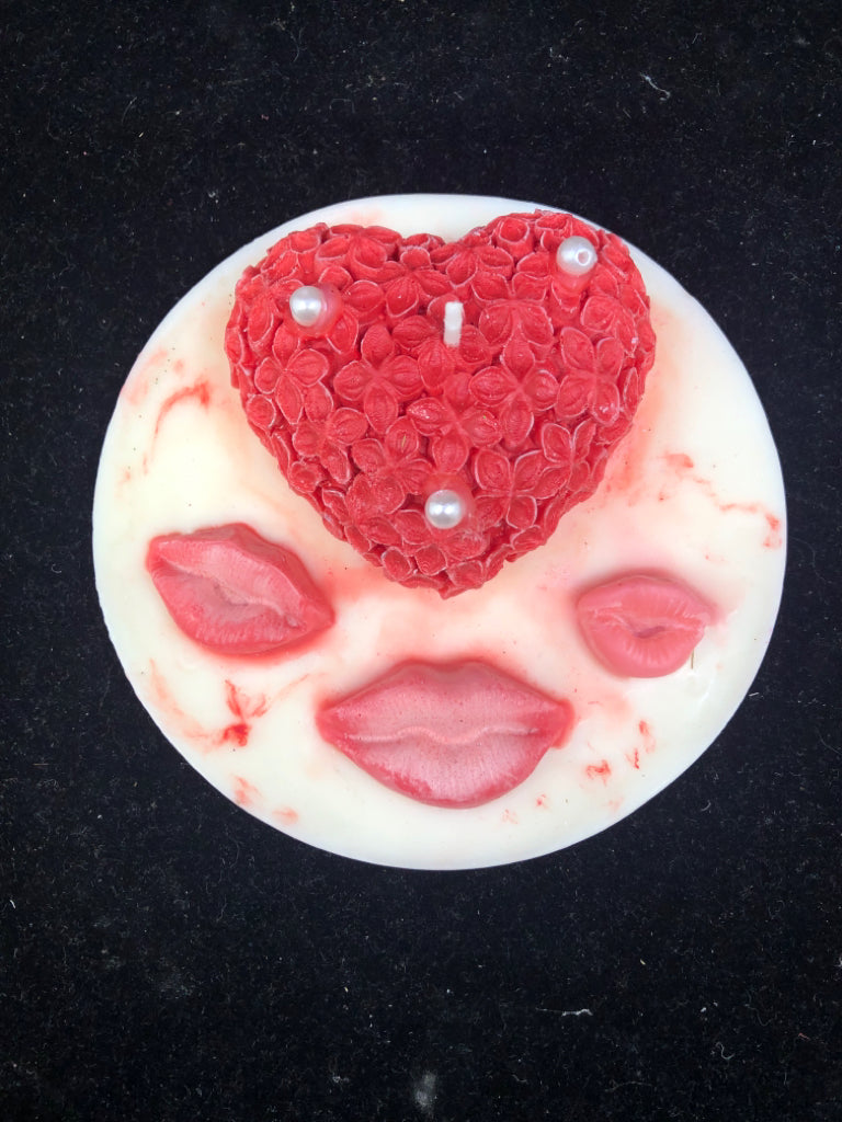 HEART AND LIPS HANDMADE SOY WAX CANDLE.