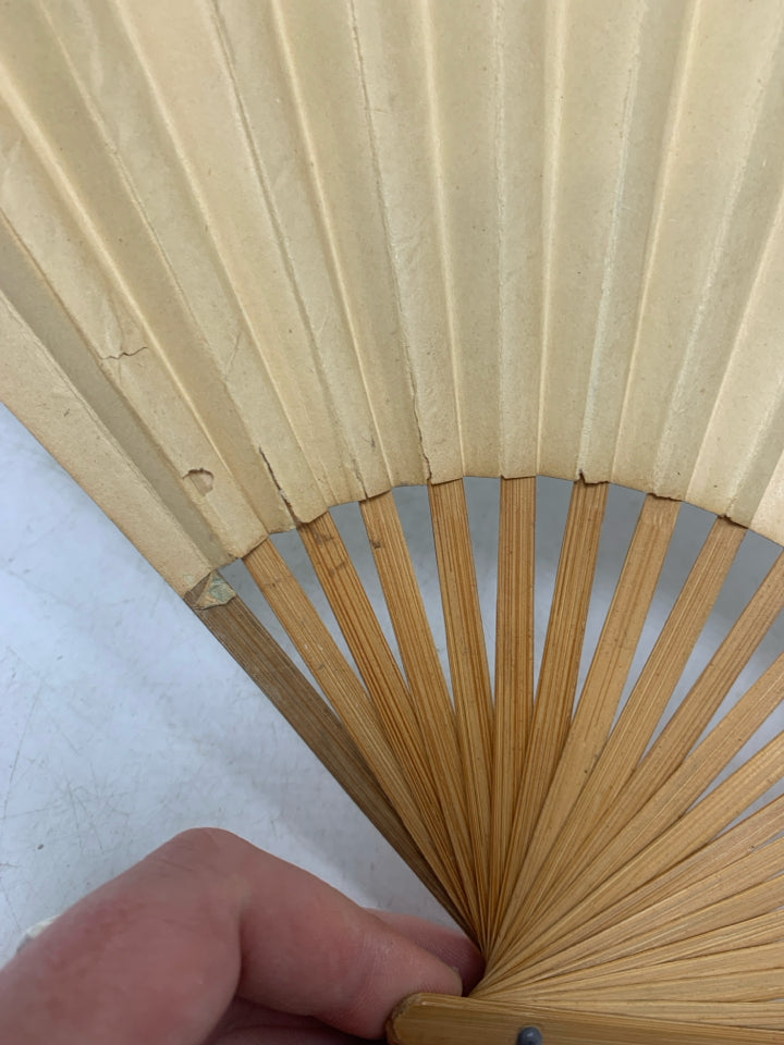 VTG ASIAN STYLE PAPER HAND FAN.