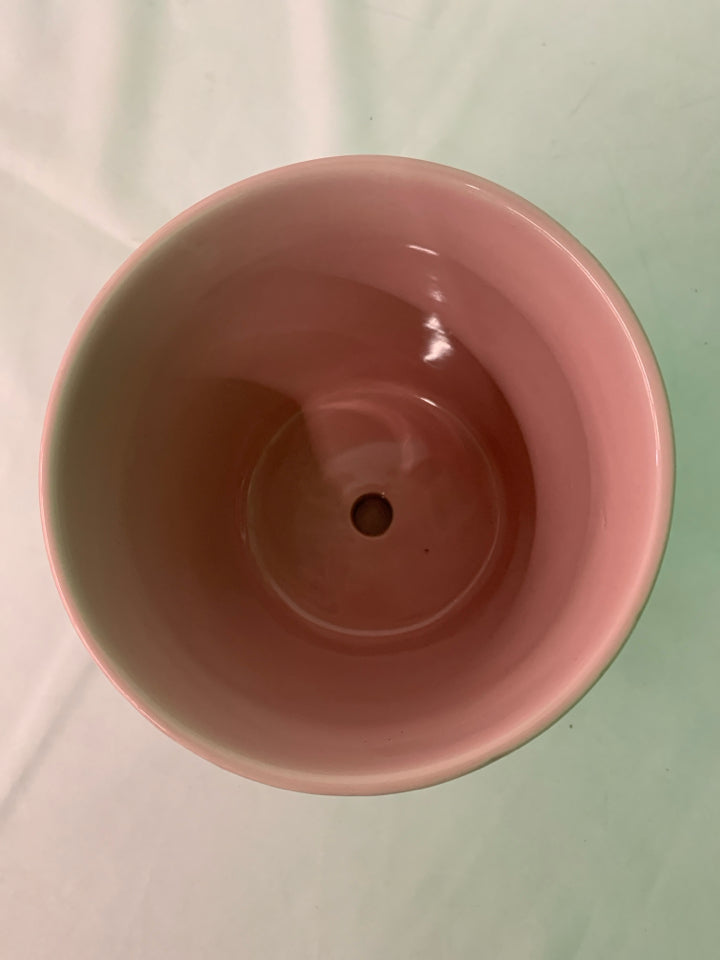 HEAVY PINK HEART PATTERN PLANTER.