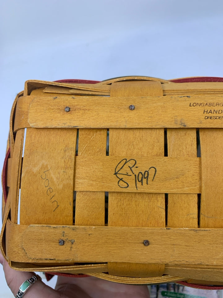 LONGABERGER 1997 HOLIDAY SLEIGH BASKET W/ LINER.