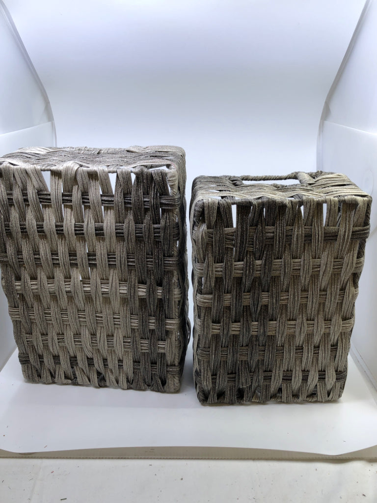 2 GREY WOVEN NESTING BASKETS W HANDLES.