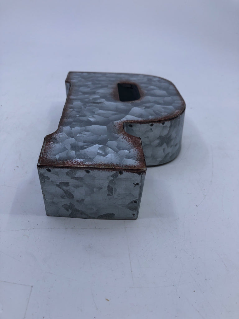 METAL "P" SHELF/WALL DECOR.