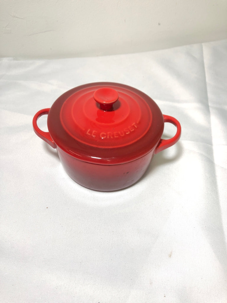 RED LE CREUSET BAKER W HANDLES.