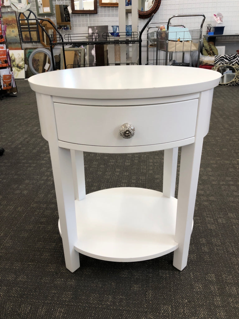 OVAL WHITE NIGHTSTAND W/DECORATIVE KNOB.
