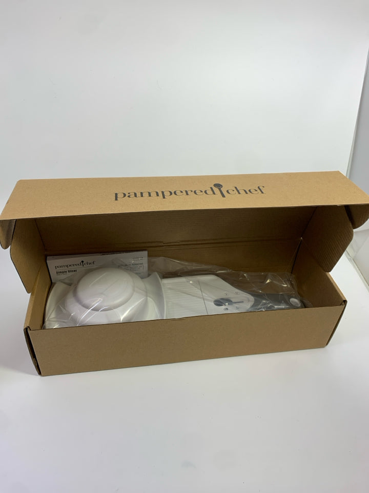 PAMPERED CHEF NIB SIMPLE SLICER.