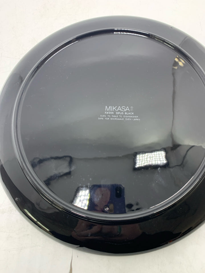 OPAS BLACK CIRCLE PLATTER W/ ETCHED FLOWERS.