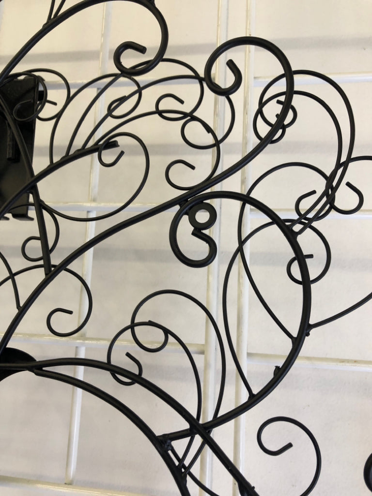 BLACK METAL TREE SHAPED WALL HANGING.