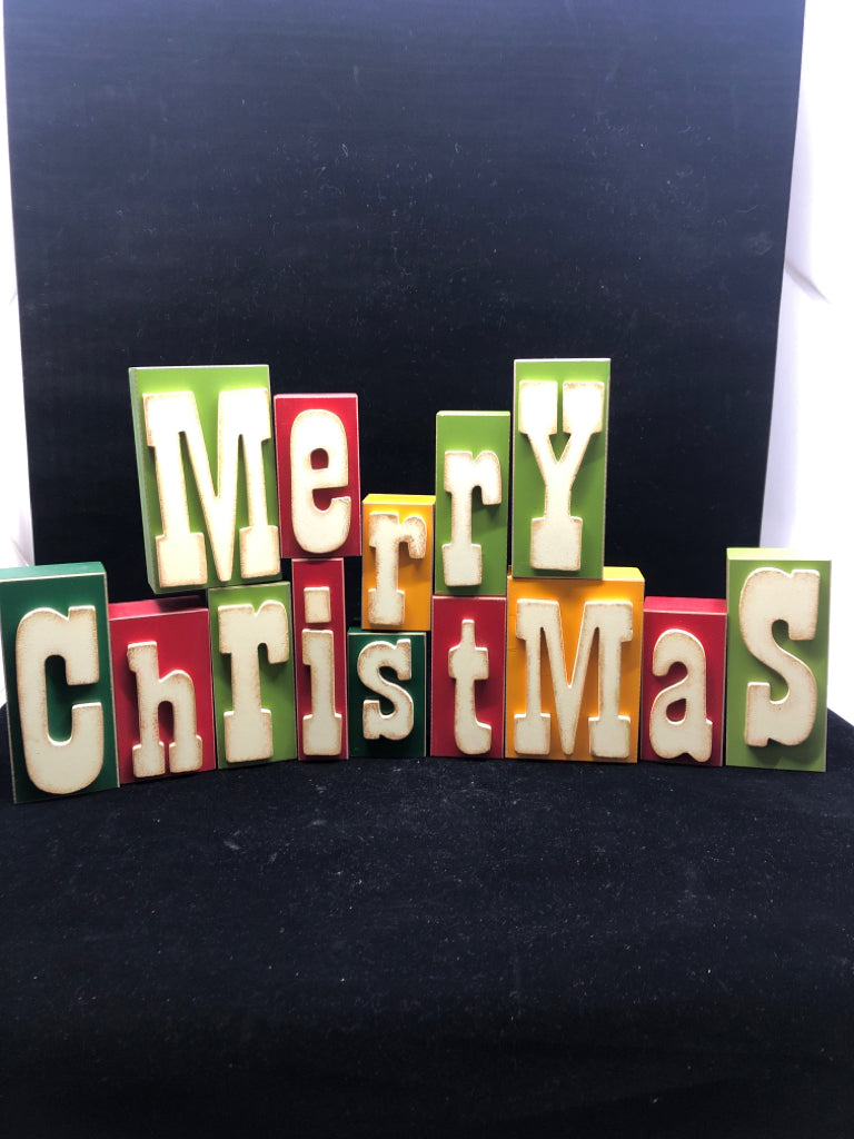 MERRY CHRISTMAS MULTICOLORED BLOCK SIGN.