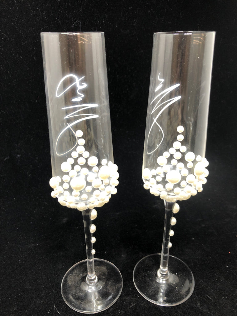 MR & MRS CHAMPAGNE GLASSES W/GEMS.
