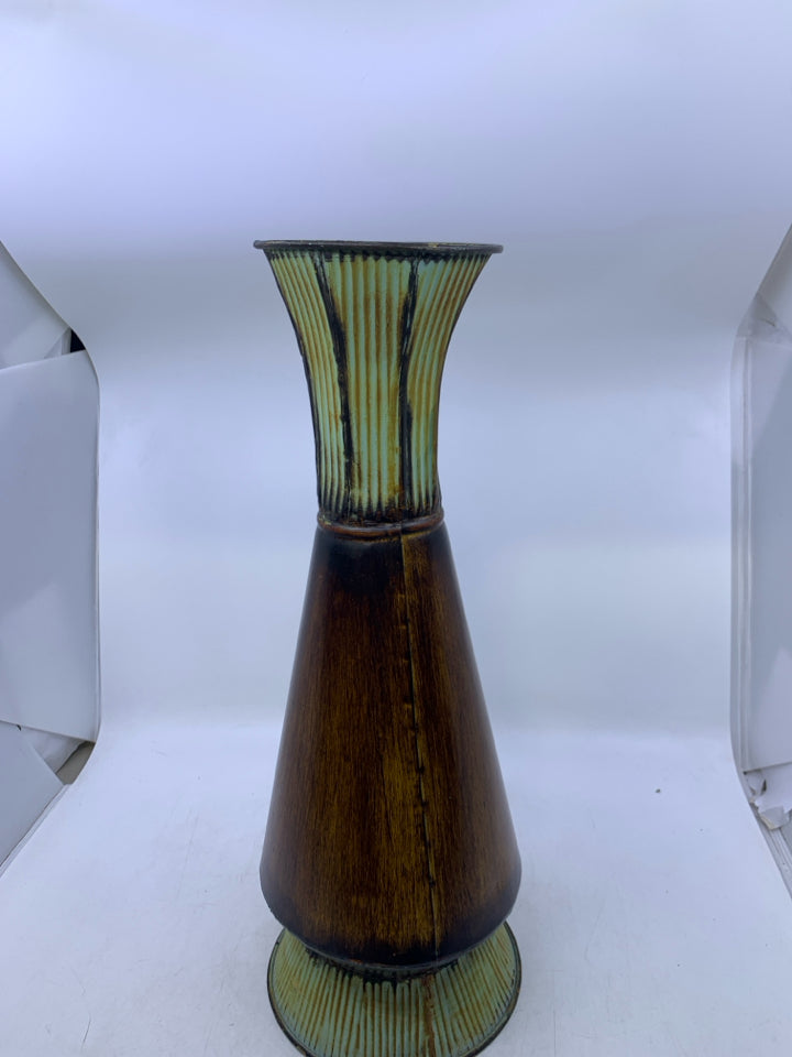LARGE LIGHTWEIGHT METAL VASE BROWN/TEAL.