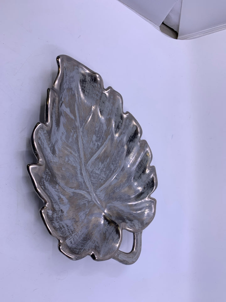 VTG COLONIAL SILVER LEAF CENTERPIECE 4035.
