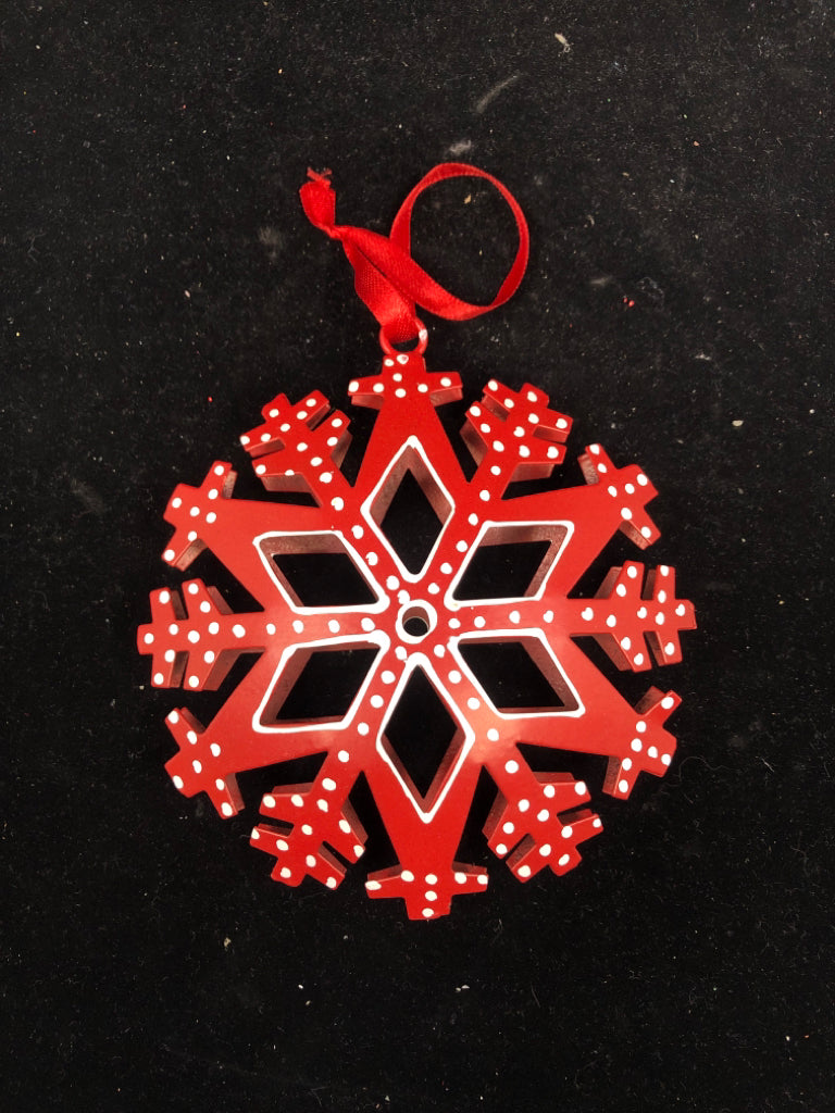 RED METAL SNOWFLAKE ORNAMENT.